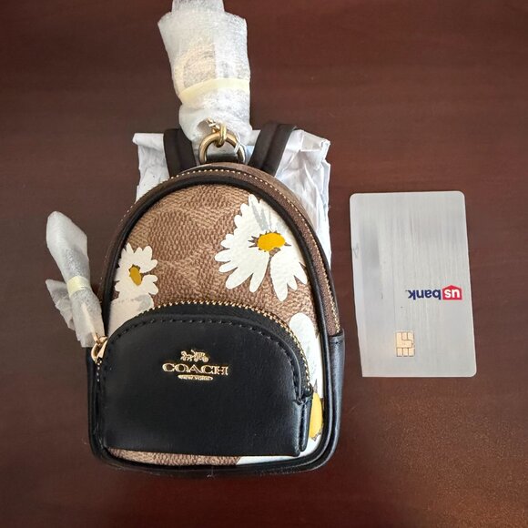 🎀 L@@K! COACH Mini Court Backpack Signature Daisy Print- Brand New with Tags 🎒 - Picture 2 of 9